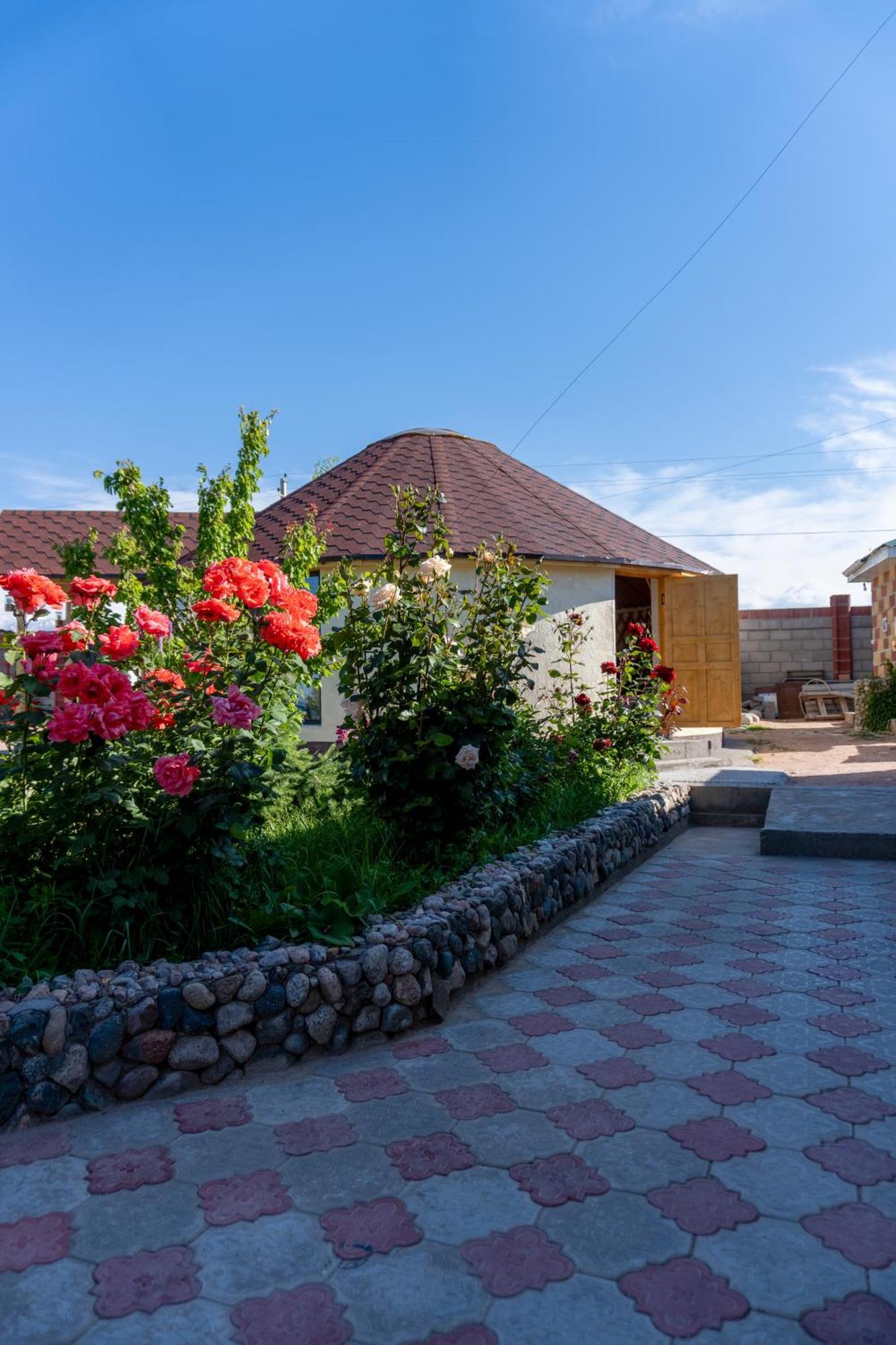 Svetlana Guest House Bokonbayevo Buitenkant foto